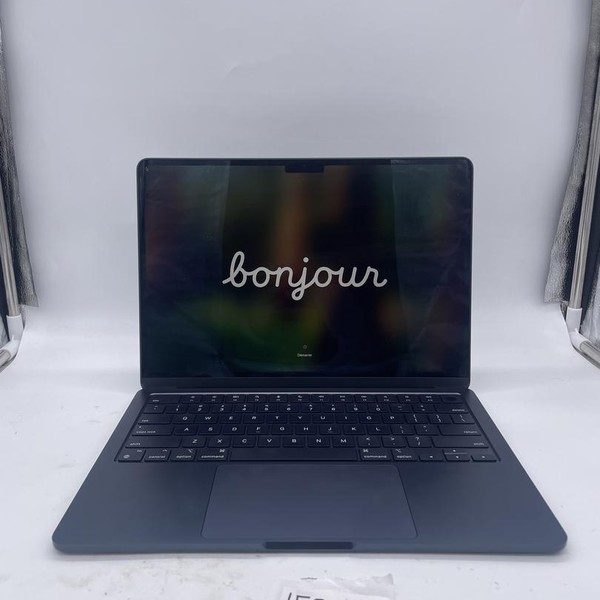 MacBook Air 2022 (M2) - 13 inch - 256 GB, Midnight, 8 GB, Apple M2