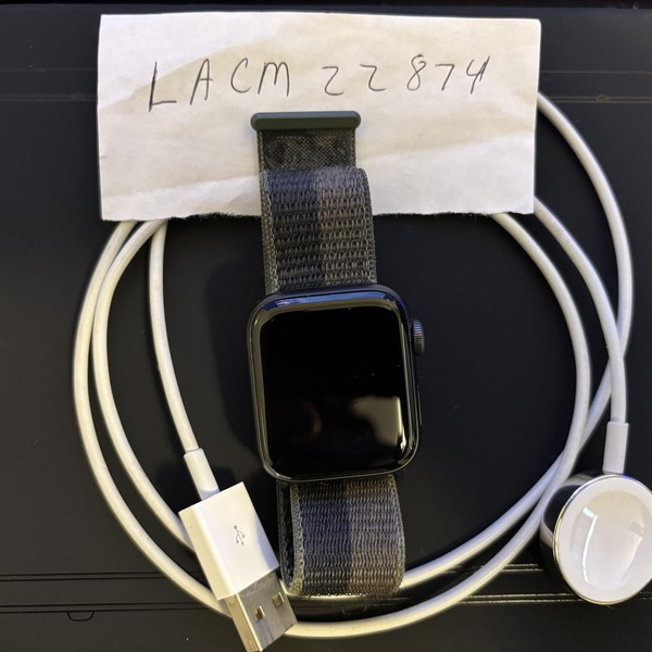 Apple Watch SE 1st Gen 40mm - Unlocked, Gray, A2353 - Cellular, Aluminum