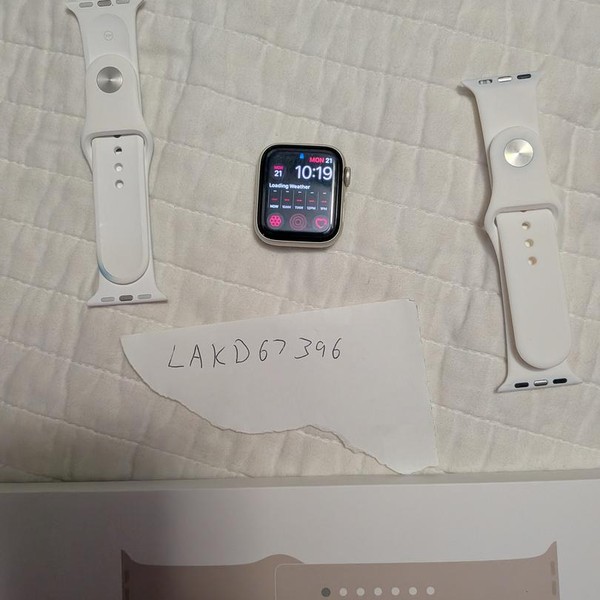 Apple Watch SE (2nd Gen) 40mm - Starlight, A2722 - GPS, Aluminum