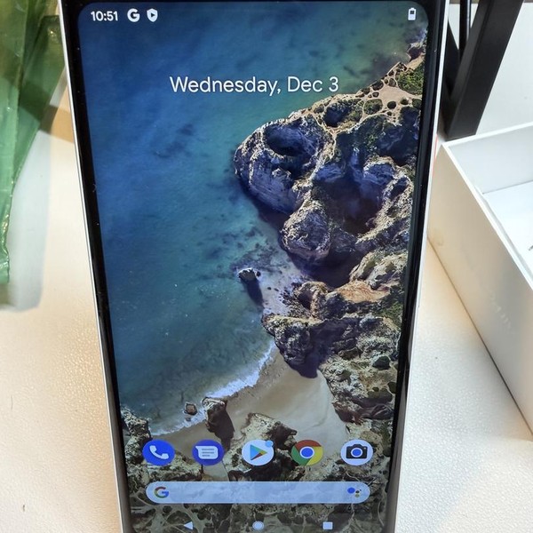 Google Pixel 2 XL - Unlocked, 64 GB, Black & White, Google Edition