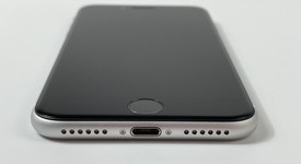 Fair
													Apple iPhone SE 2nd Gen 2020 - Unlocked, White, 256 GB, A2275, photo 4 of 7