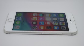 Good
													Apple iPhone 7 - Unlocked Non-US, Silver, 32 GB, A1779, photo 4 of 11