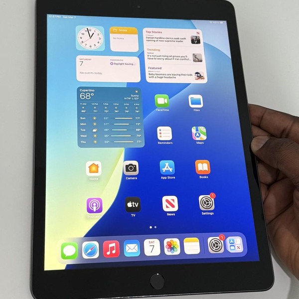 Apple iPad 7th Gen - Wi-Fi, 32 GB, Gray, A2197