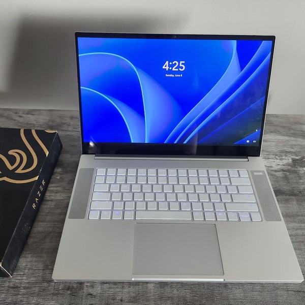 Razer Blade 15 inch 2020 - 512 GB, White, 16 GB, Intel Core i7, 4k, Base