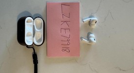 Used
													Apple AirPods Pro - MagSafe Case, photo 4 of 6