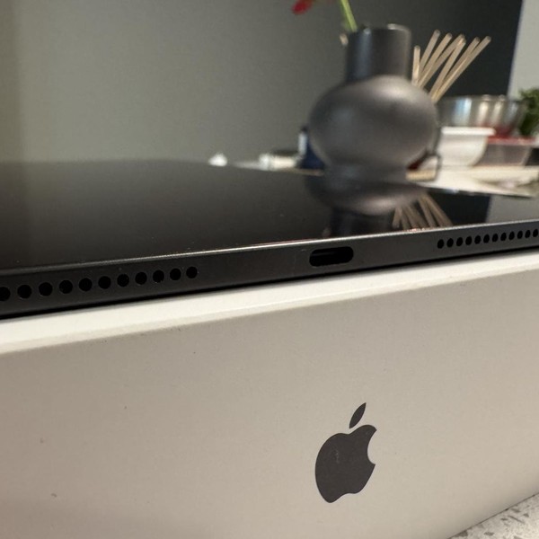 Apple iPad Pro 11 inch (M4) 2024 - Wi-Fi, 256 GB, Black, 8 GB, A2836, Standard Glass