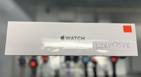 New
													Apple Watch SE 1st Gen 44mm - Gray, A2352 - GPS, Aluminum, photo 1 of 3
