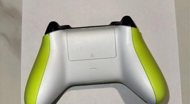 Good
													Xbox Wireless Controller (2020) - Yellow, Electric Volt, photo 4 of 6