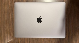 Good
													MacBook Pro 2017 (With Touch Bar) - 13" - I7, Gray, 256 GB, 16 GB, photo 4 of 9