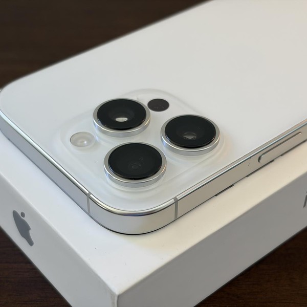 Apple iPhone 16 Pro - Unlocked, 1 TB, White, A3083