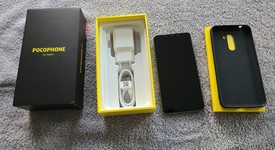 Good
													Xiaomi Pocophone F1 - Unlocked Non-US, Black, 6 GB, photo 5 of 11