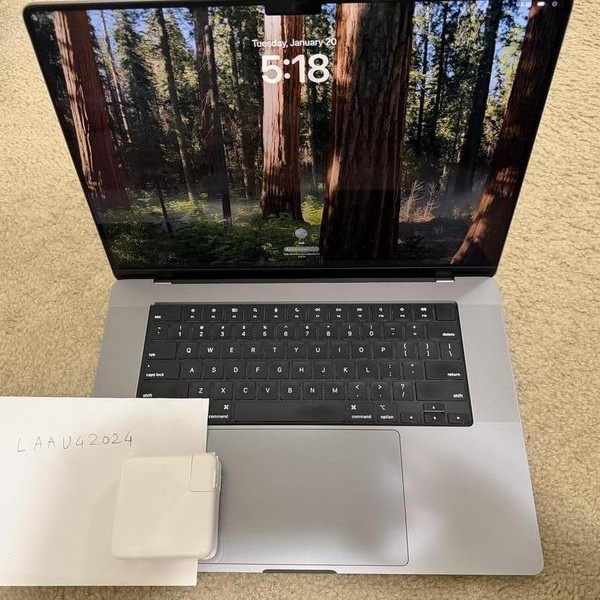 MacBook Pro 2021 - 16 inch - Apple M1 Max, Gray, 1 TB, 32 GB