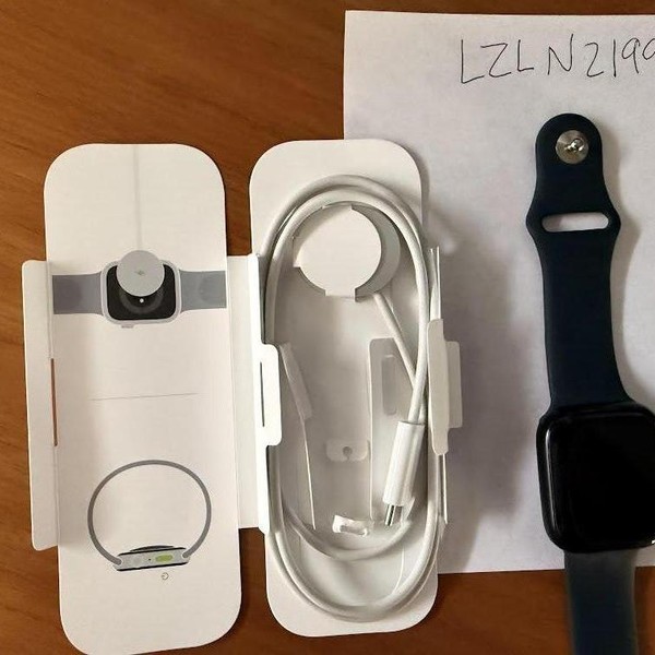 Apple Watch Series 9 45mm - Unlocked, Midnight, A2984 - Cellular, Aluminum