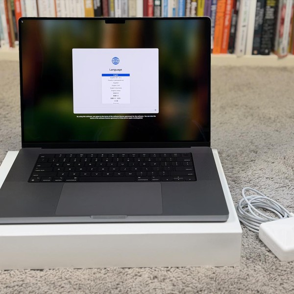 MacBook Pro 2021 - 16 inch - 1 TB, Gray, 16 GB, Apple M1 Pro 10-core