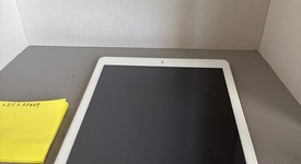 Fair
													Apple iPad 6th Gen - Wi-Fi, Gold, 128 GB, A1893, photo 2 of 5