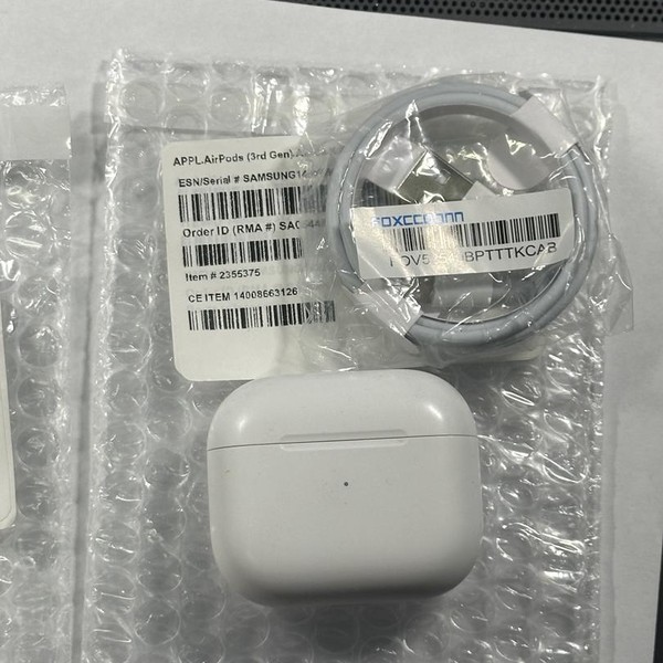 Apple AirPods (3rd Gen) - Lightning Case