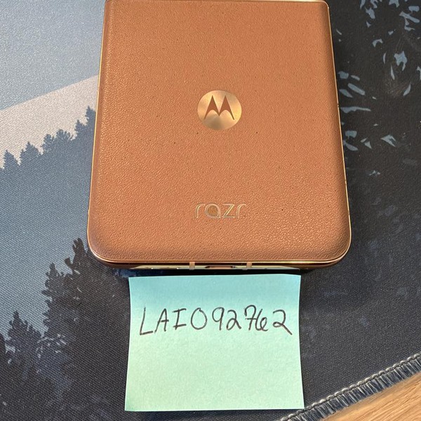 Motorola Razr Plus (2025) - Unlocked, 256 GB, PANTONE Mocha Mousse, 12 GB