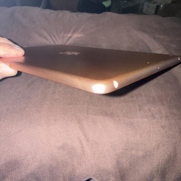 Apple iPad (7th Gen) - Wi-Fi, 32 GB, Gold, A2197