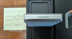 Good
													Samsung Galaxy Z Flip6 - Unlocked, White, 512 GB, 12 GB, SM-F741U1, photo 5 of 5