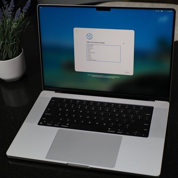 MacBook Pro 2021 - 16 inch - 1 TB, Silver, 16 GB, Apple M1 Pro 10-core