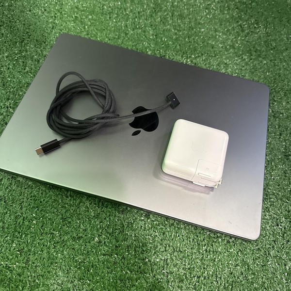 MacBook Pro 2021 - 14 inch - 1 TB, Gray, 32 GB, Apple M1 Max