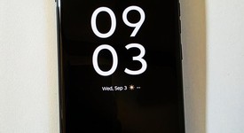 Mint
													Motorola Edge (2024) - Unlocked, Midnight Blue, 256 GB, 8 GB, photo 2 of 8