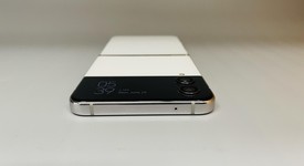 Good
													Samsung Galaxy Z Flip4 5G - T-Mobile, Custom, 128 GB, 8 GB, SM-F721U, Bespoke Edition, photo 4 of 8