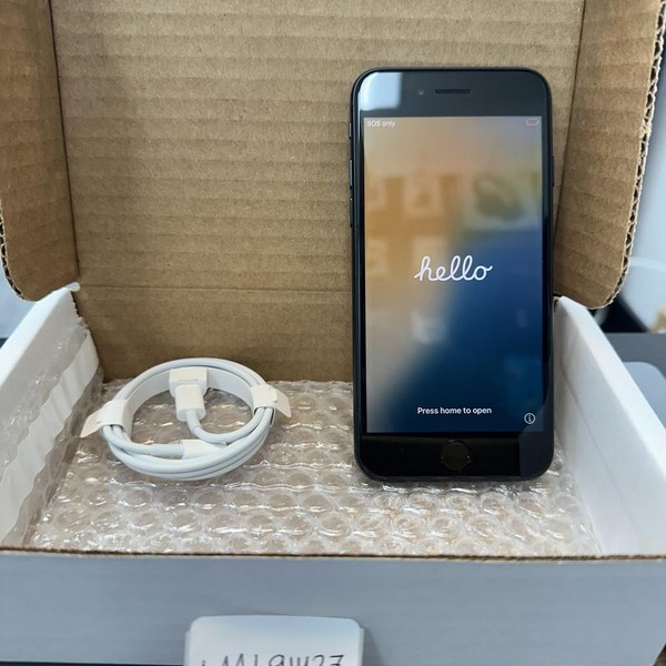 Apple iPhone SE 3rd Gen 2022 - Unlocked, 64 GB, Midnight, A2595