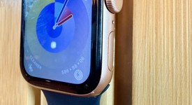 Fair
													Apple Watch SE 1st Gen 40mm - Gold, A2351 - GPS, Aluminum, photo 4 of 10