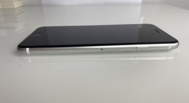 Fair
													Apple iPhone SE 2nd Gen 2020 - Unlocked, White, 64 GB, A2275, photo 4 of 6