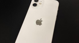 Good
													Apple iPhone 12 - Unlocked, White, 128 GB, A2172, photo 5 of 8