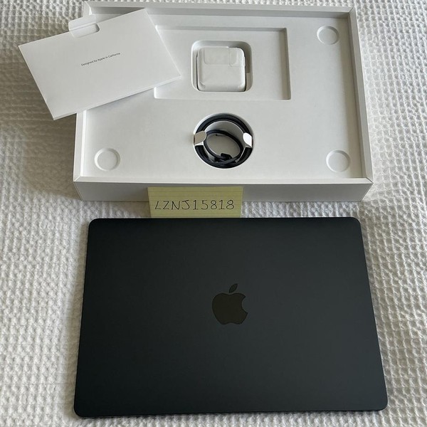 MacBook Air 2022 (M2) - 13 inch - 256 GB, Midnight, 16 GB, Apple M2