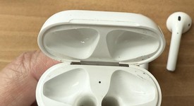 Used
													Apple AirPods 2nd Gen - Lightning Case, photo 4 of 9