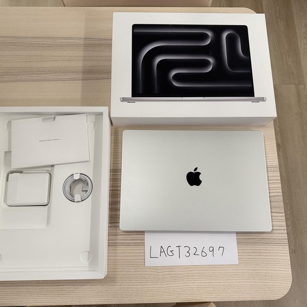 MacBook Pro Late 2023 (M3) - 16 inch - 1 TB, Silver, 36 GB, Apple M3 Max 14-core, 30-core GPU