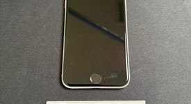 Fair
													Apple iPhone SE 2nd Gen 2020 - Unlocked, White, 64 GB, A2275, photo 3 of 7