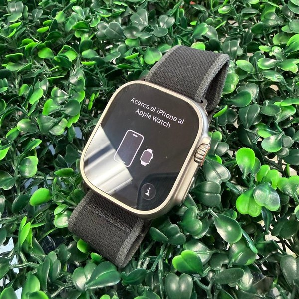 Apple Watch Ultra 49mm - Unlocked, Titanium, A2622