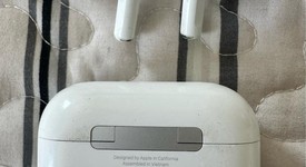 Used
													Apple AirPods Pro 1st Gen - MagSafe Case, photo 2 of 4