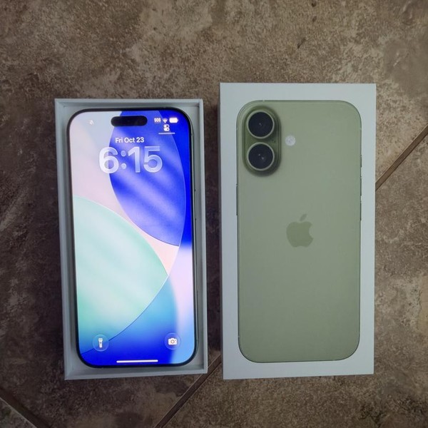 Apple iPhone 17 - Unlocked, 256 GB, Sage, A3258
