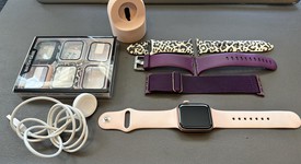 Mint
													Apple Watch SE 1st Gen 40mm - Gold, A2351 - GPS, Aluminum, photo 1 of 8