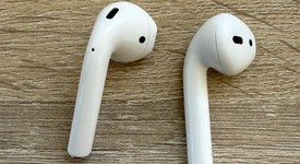 Used
													Apple AirPods 2nd Gen - Wireless Case, photo 5 of 6