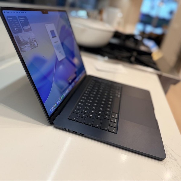MacBook Air 2026 (M5) - 15 inch - 512 GB, Midnight, 16 GB, Apple M5 10-Core (10-core GPU)