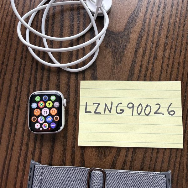 Apple Watch Series 8 41mm - Silver, A2770 - GPS, Aluminum
