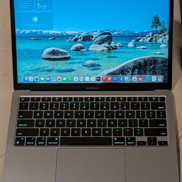 MacBook Pro 2020 - 13 inch - 256 GB, Gray, 8 GB, Apple M1