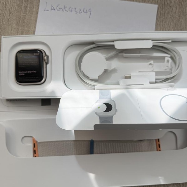 Apple Watch SE (2nd Gen) 40mm - Starlight, A2722 - GPS, Aluminum