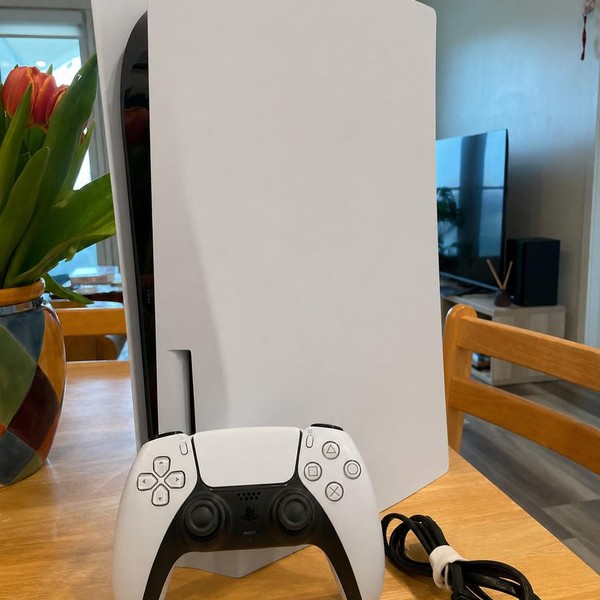 PlayStation 5 Standard Edition (2020) - 825 GB, White, Standard Edition