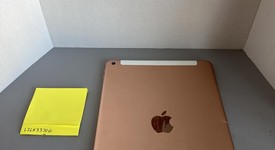 Fair
													Apple iPad 7th Gen - Unlocked, Gold, 128 GB, A2200, photo 3 of 7