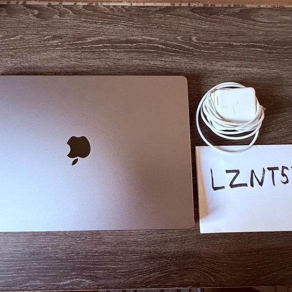 MacBook Pro 2021 - 16 inch - 512 GB, Silver, 16 GB, Apple M1 Pro 10-core