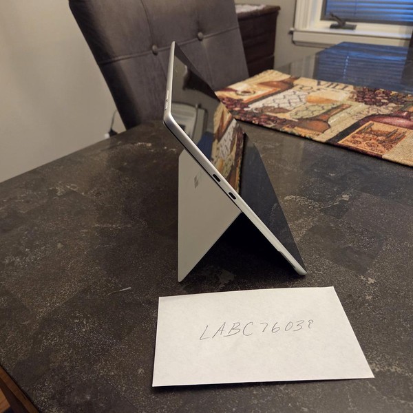 Microsoft Surface Pro 9 - Wi-Fi, 256 GB, Platinum, 16 GB, Intel Core i7, Wi-Fi