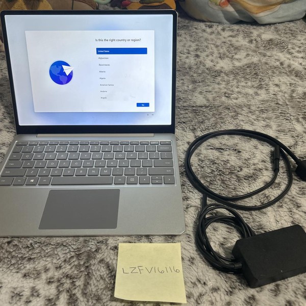 Microsoft Surface Laptop Go - 256 GB, Platinum, 8 GB, Intel Core i5