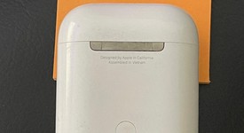 Used
													Apple AirPods 2nd Gen - Lightning Case, photo 3 of 5